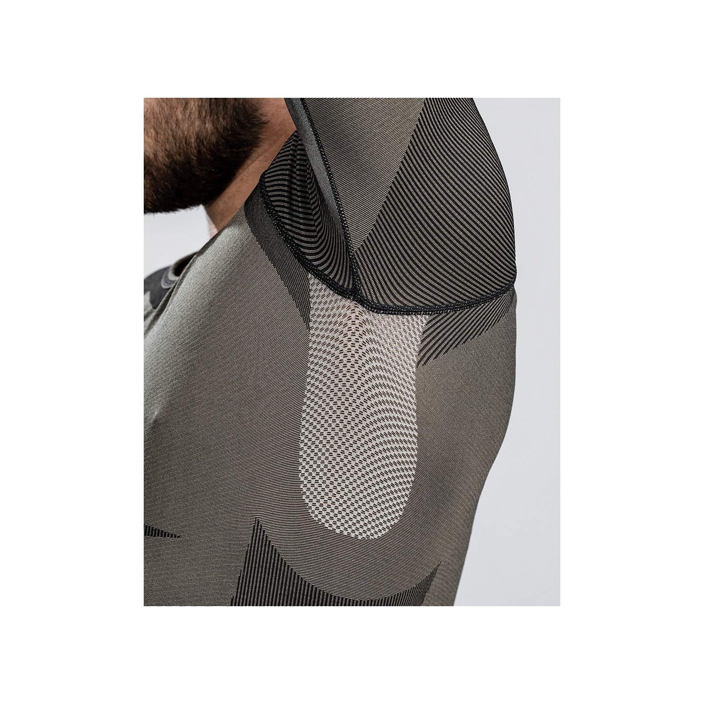 SU8936_noir_coyote (1)