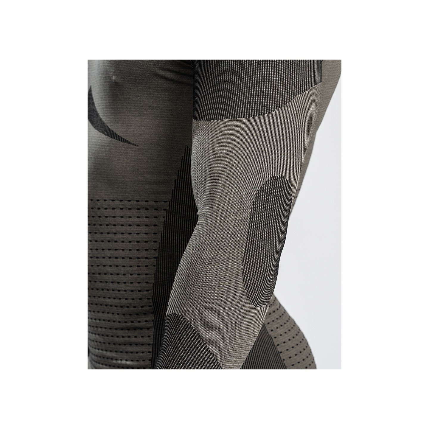 SU8936_noir_coyote (4)